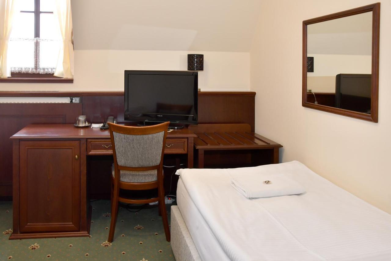 Hotel Бухловіце Екстер'єр фото