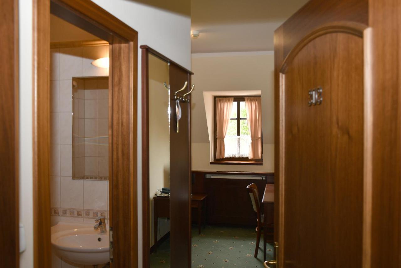 Hotel Бухловіце Екстер'єр фото